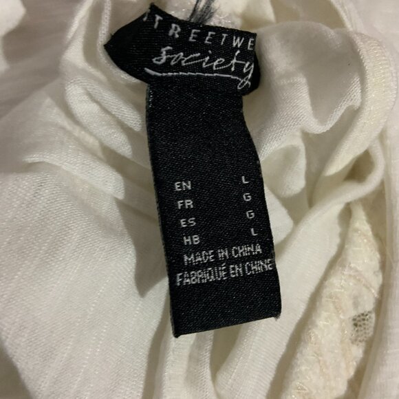 Women white top size Large - Picture 2 of 3